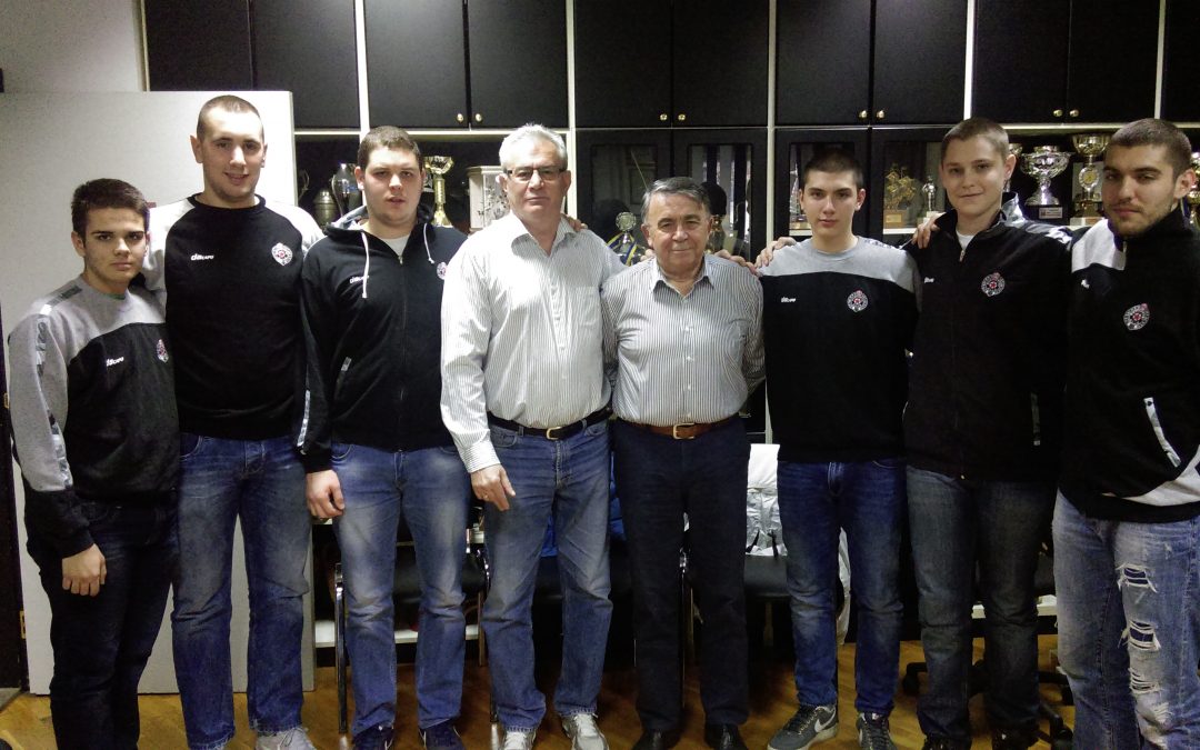60. godina ligaškog takmičenja – 60 godina bezmerne pripadnosti Partizanu – Mića Todorović sa golmanima
