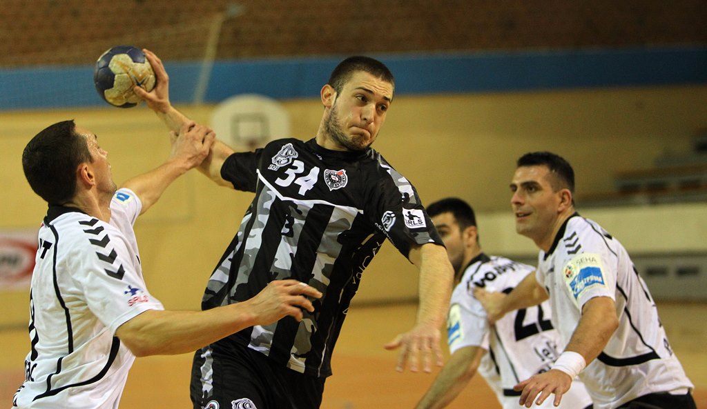 Crno-beli pronovo sa Metaloplastikom u finalu